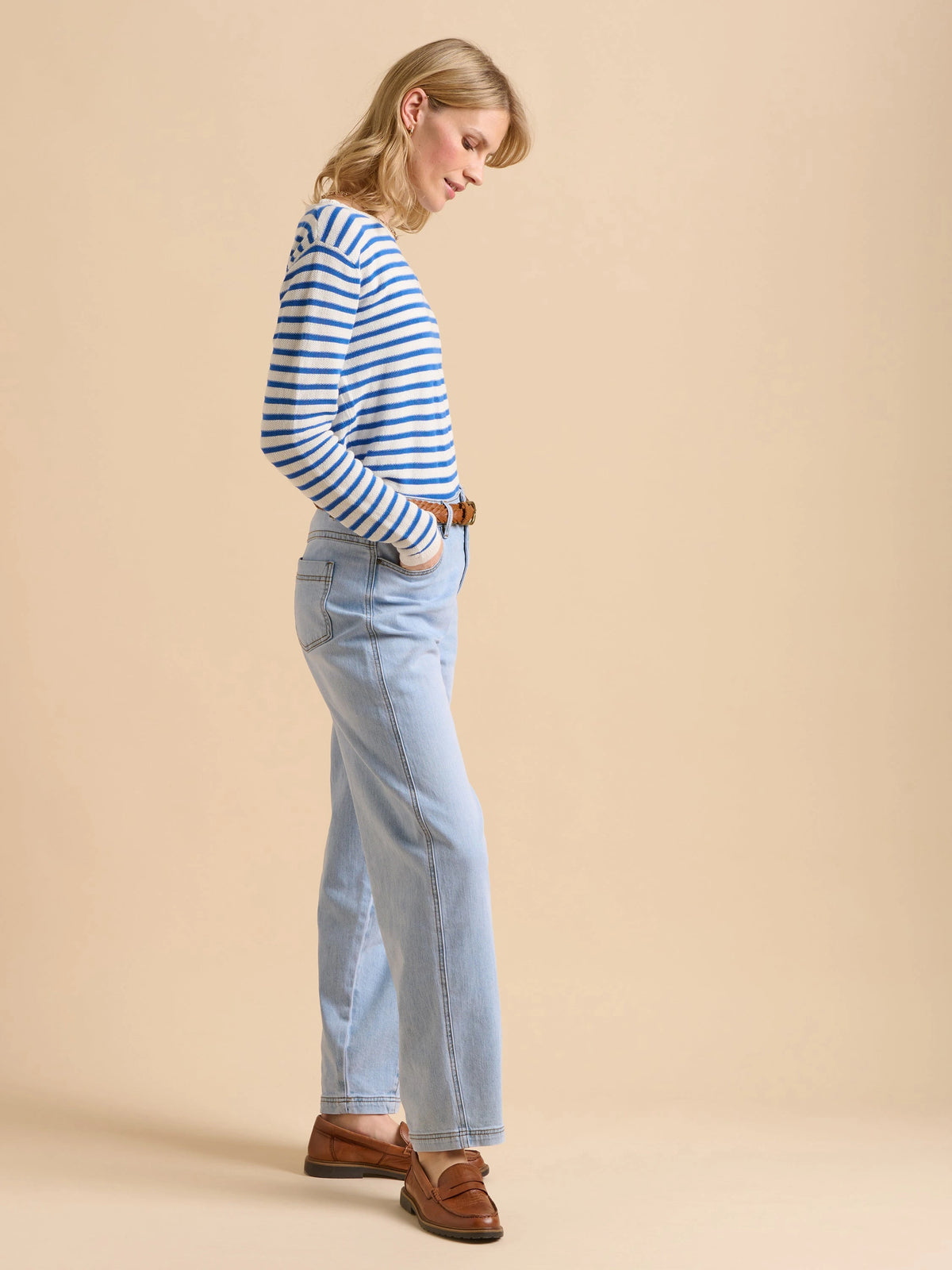 Barrel Leg Jeans — gallery_05.webp
